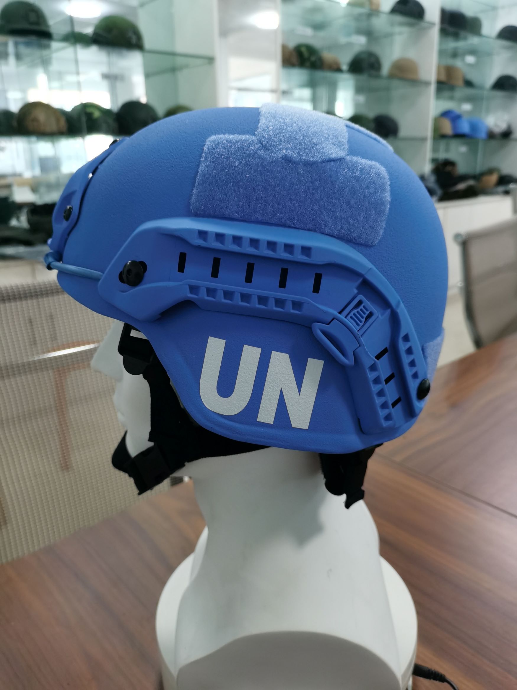 Topi keledar Taktikal